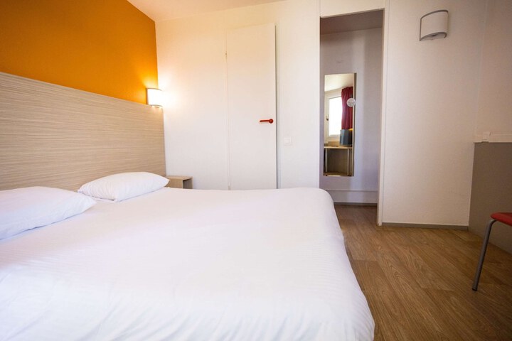 Room 14 of 40