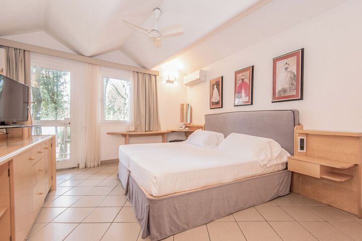 Room 4 of 87
