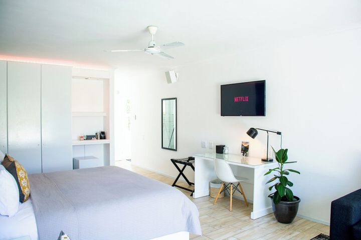 Room 5 of 115