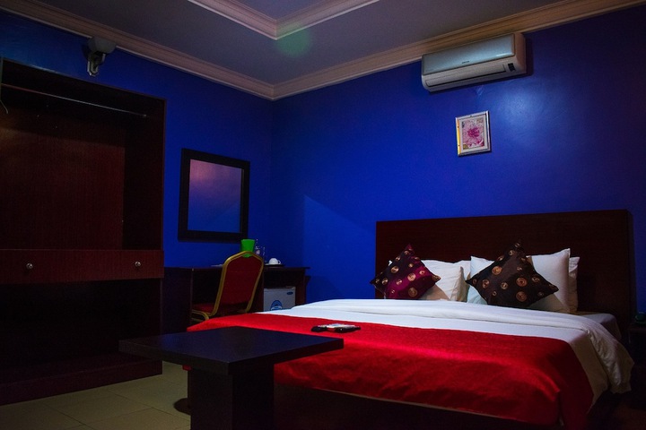 Room 7 of 68