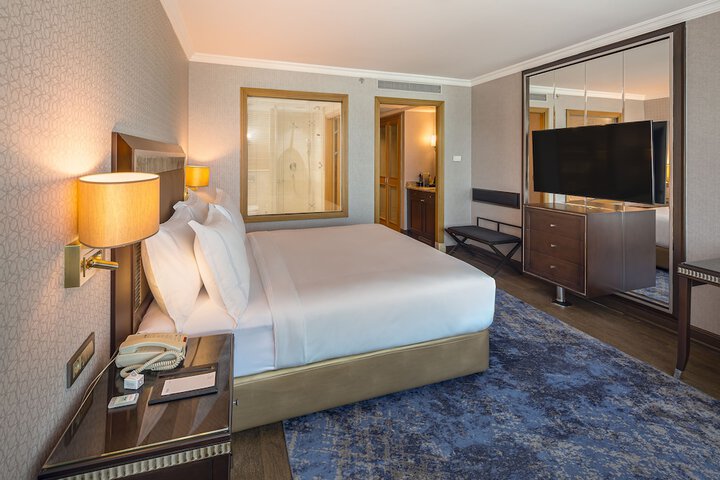 Room 2 of 51