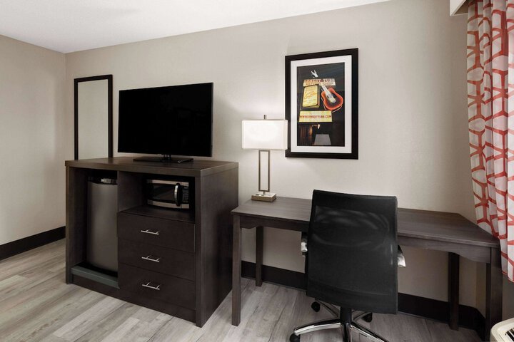 Queen Bed Accessible (2 of 12)