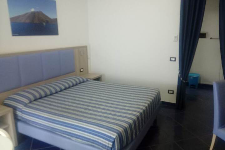Room 3 of 38