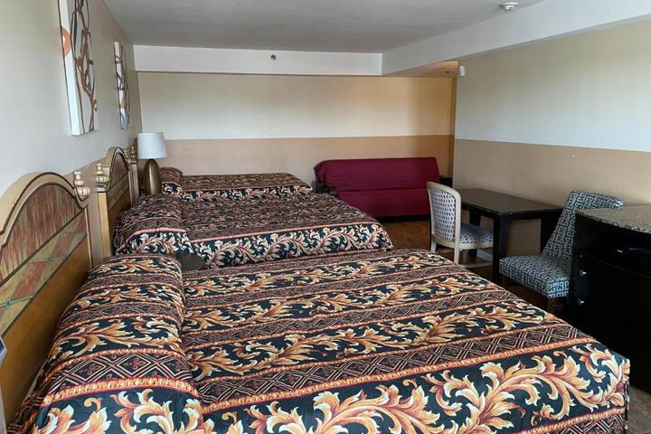 2 Queen Beds (12 of 22)