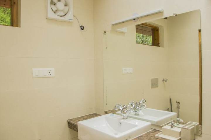 Room 18 of 31