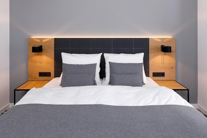 Room 15 of 60
