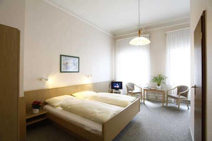 Room 6 of 12