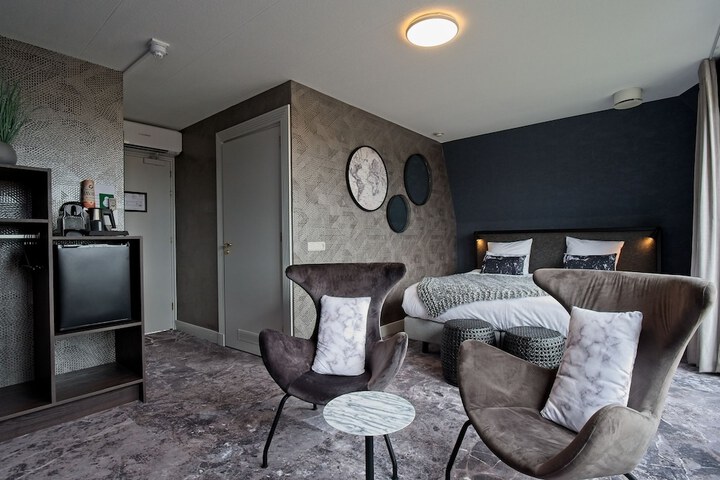 Room 2 of 59