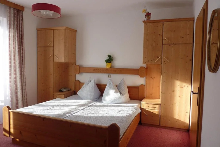 Room 2 of 8
