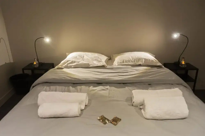 Room 4 of 15