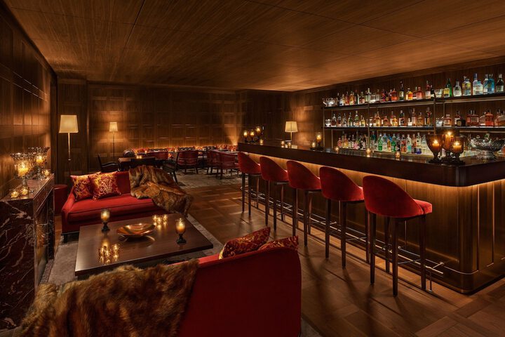 Lounge 72 of 82