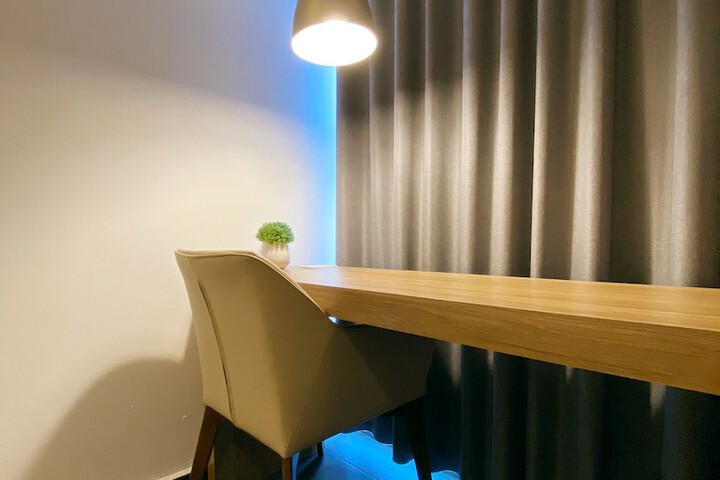 Lounge 25 of 26