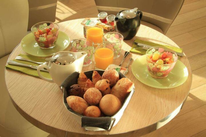 Breakfast/Coffee Service 25 of 40