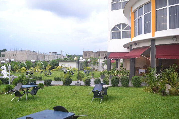 Hotel Exterior 50 of 56