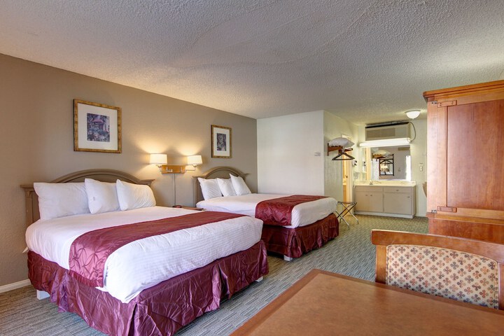 2 Queen Beds Mountain View Pet Friendly Corner (11 of 15)