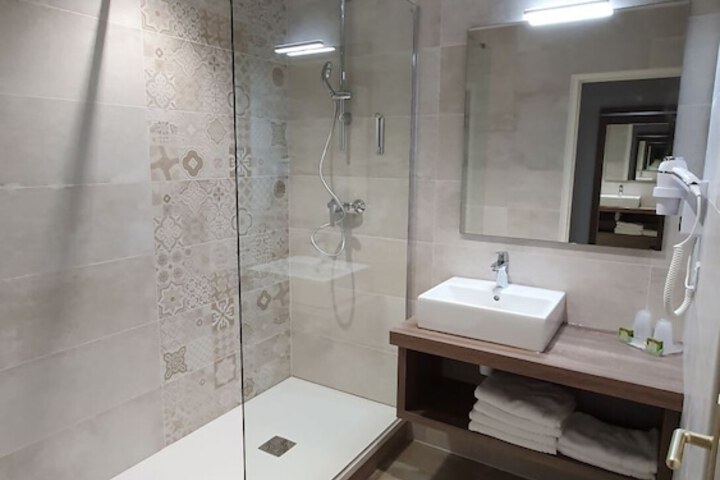 Room 15 of 46
