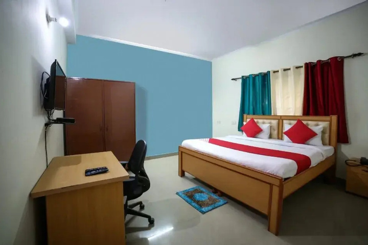 Room 4 of 9