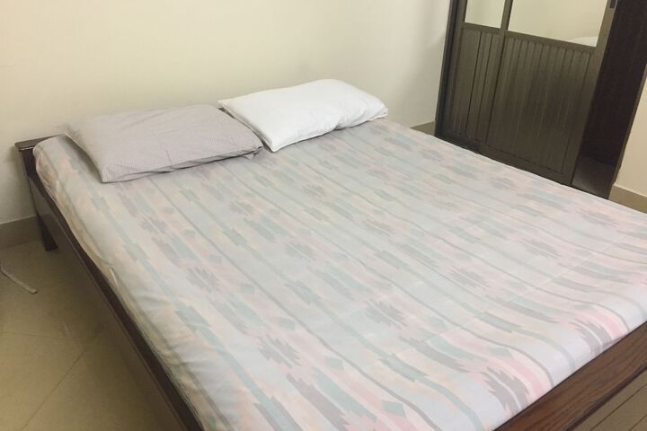 Room 2 of 10