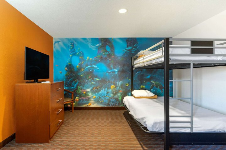 2 Queen Beds Suite Accessible (27 of 27)