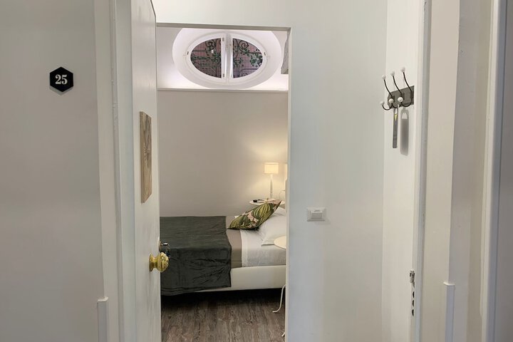 Room 32 of 68
