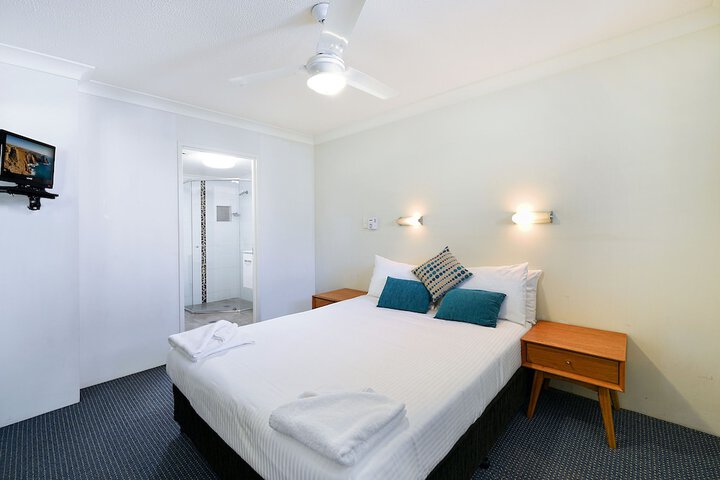 Room 3 of 115