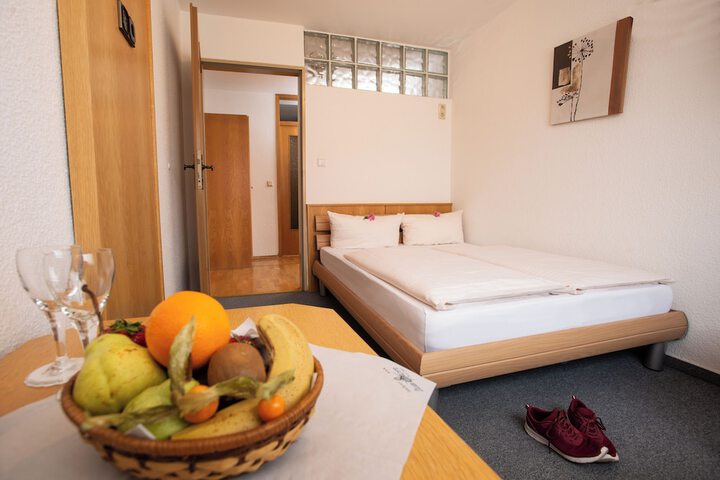 Room 3 of 48