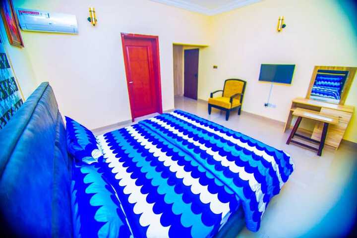 Room 4 of 11