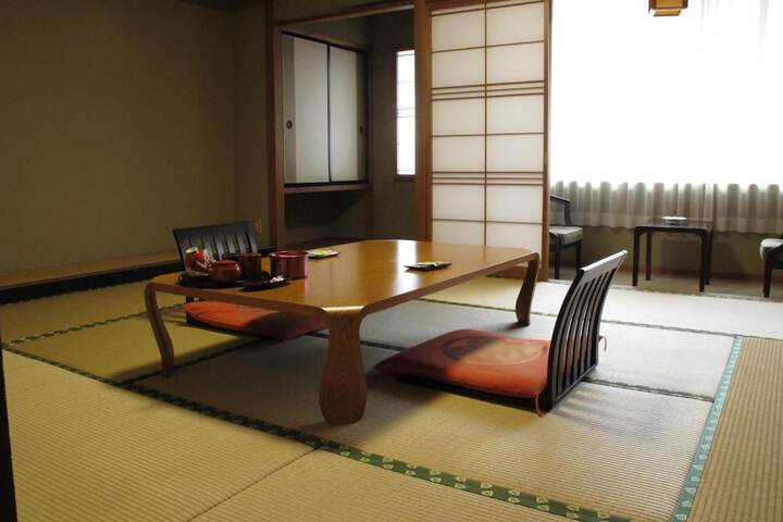 Room 14 of 33