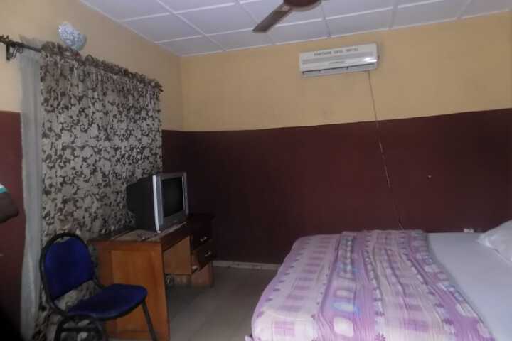 Room 5 of 17