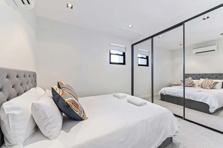 Room 2 of 8