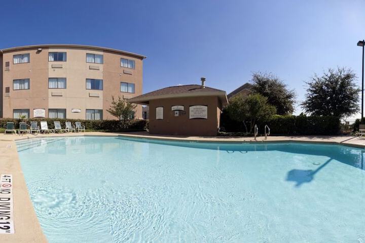Pool 19 of 29