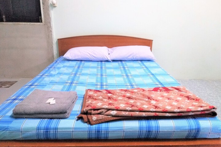 Room 7 of 9