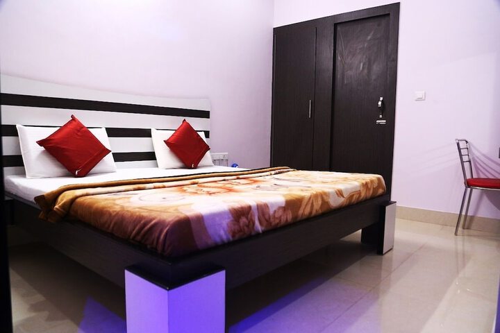 Room 4 of 16
