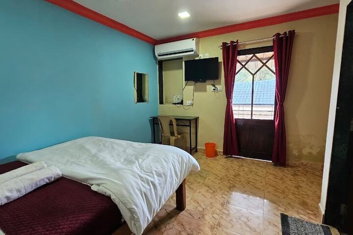 Room 6 of 19