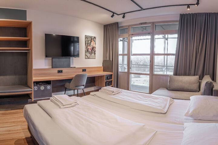 Room 28 of 84