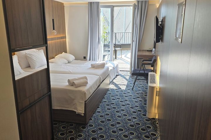 Room 25 of 49