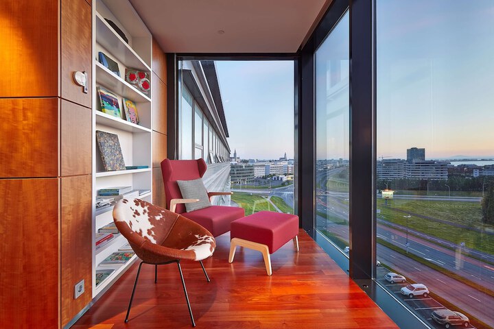 Lounge 117 of 119