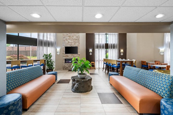 Entrance & Lobby