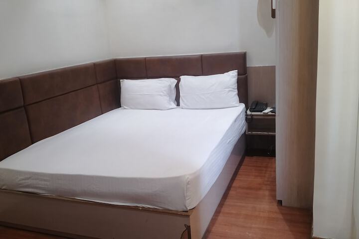 Room 18 of 25