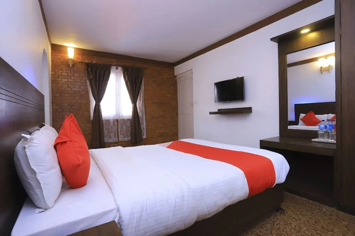 Room 5 of 18