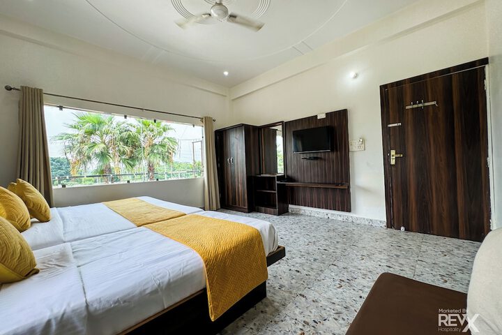 Room 13 of 36