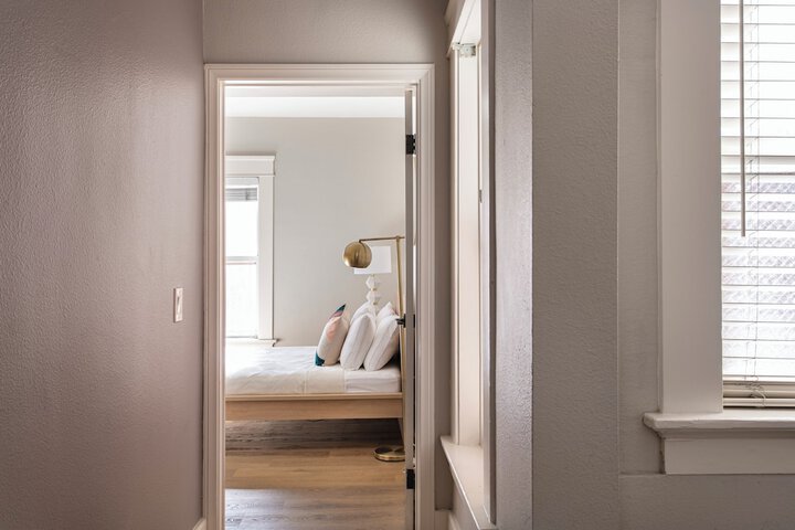 Room 93 of 200