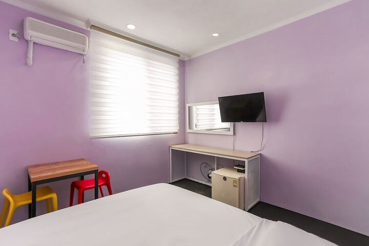 Room 10 of 32