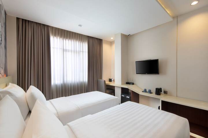Room 8 of 43