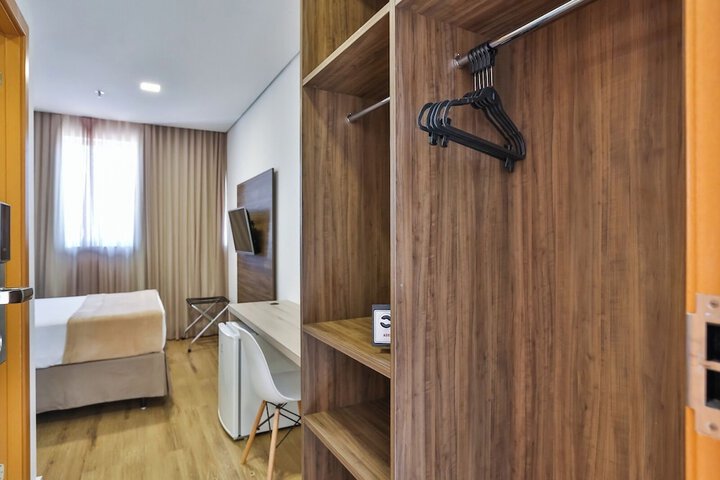 Room 6 of 7