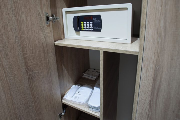 Room 8 of 24