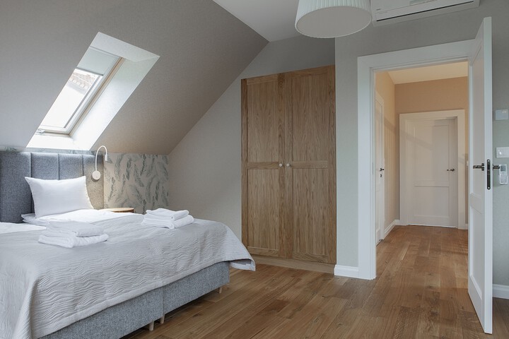 Room 6 of 74