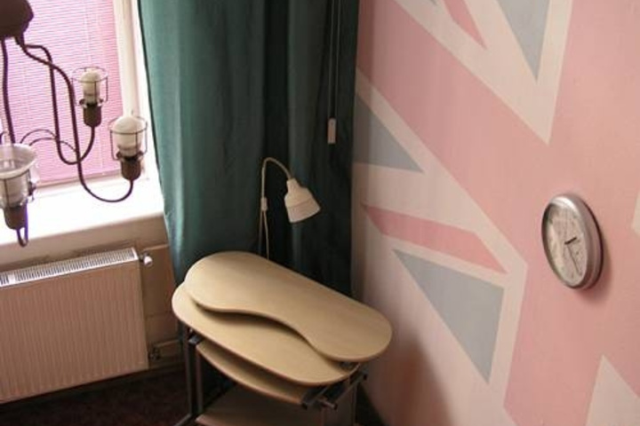 Room 7 of 16