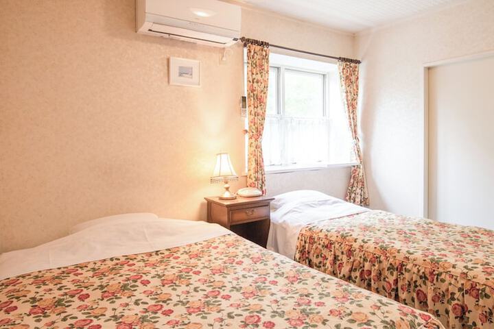 Room 8 of 48