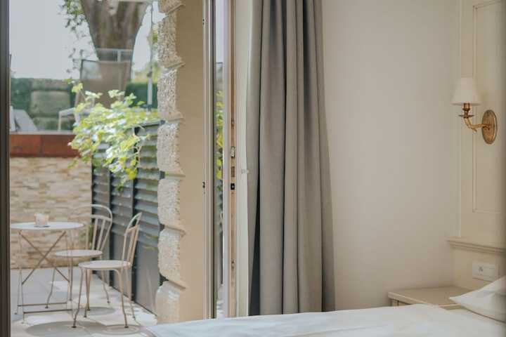 Room 42 of 115